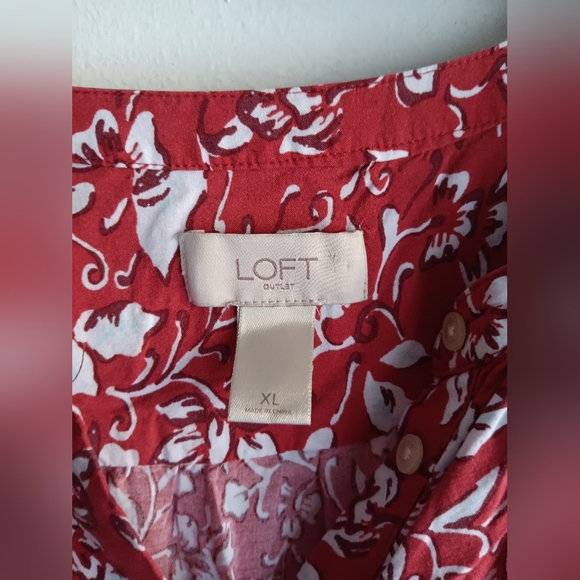 🚨LOFT Red and White Floral Blouse - Picture 2 of 4